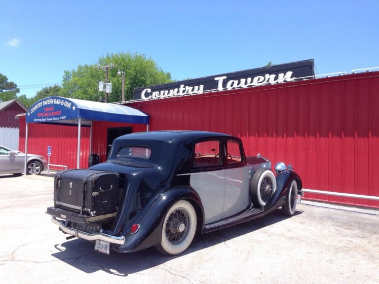 rolls at country tavern